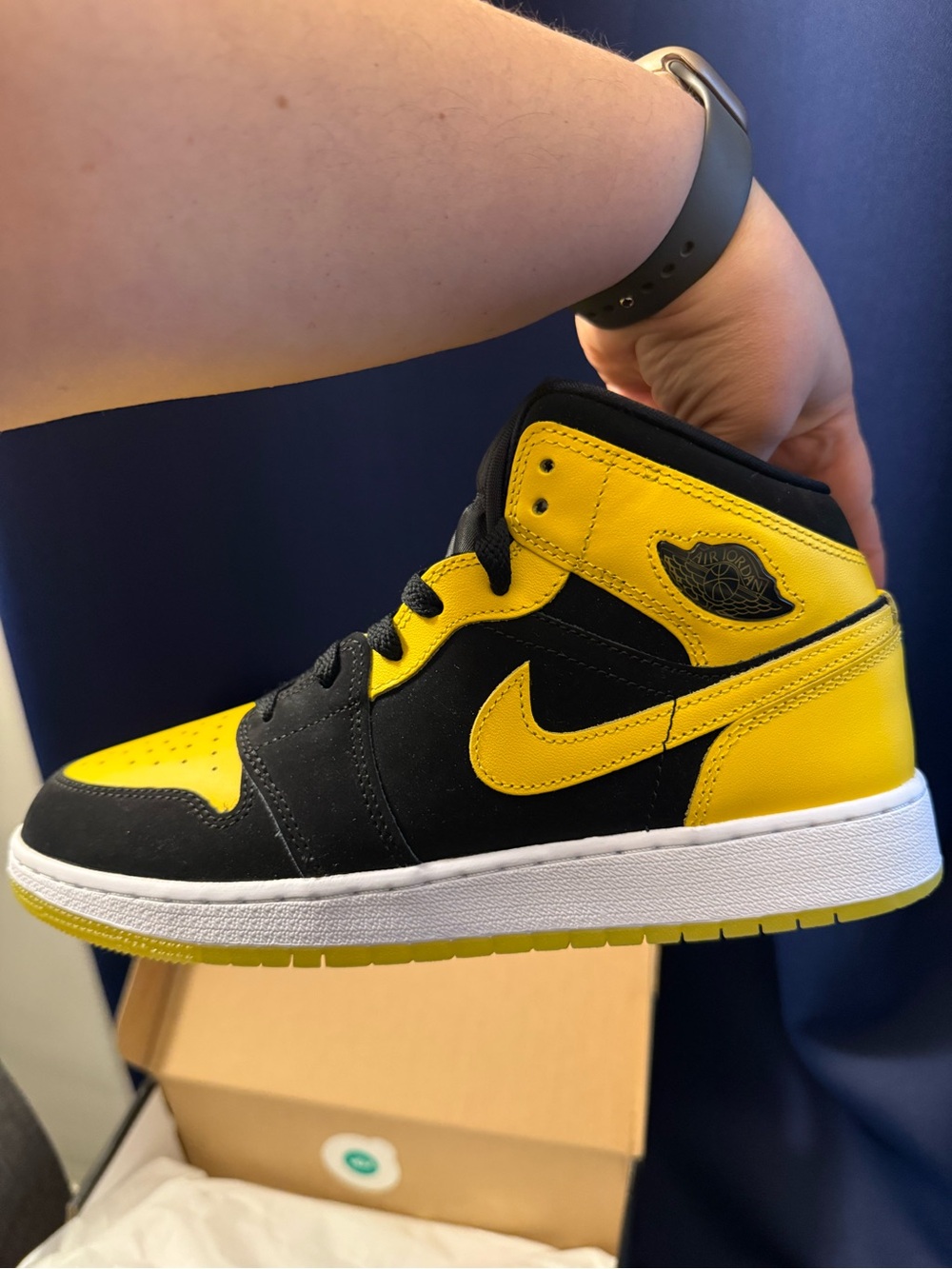 AIR JORDAN 1 MID SE (GS) Boys size 7Y
BRAND NEW - Picture 7 of 15